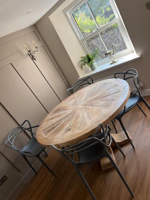 1 The Derry, Luxury 3 Bedroom - Holiday home *