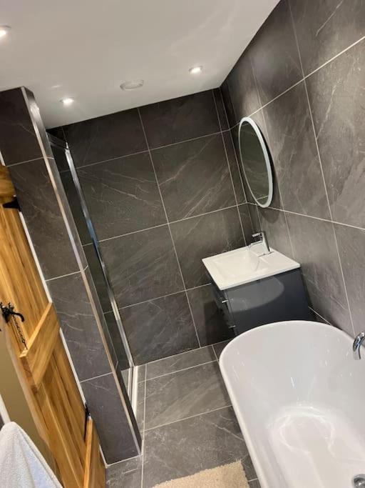 1 The Derry, Luxury 3 Bedroom - *