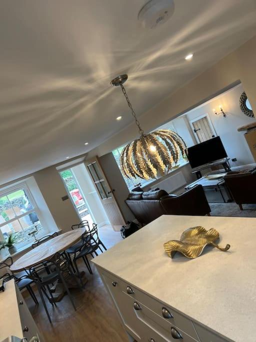 1 The Derry, Luxury 3 Bedroom - Holiday home